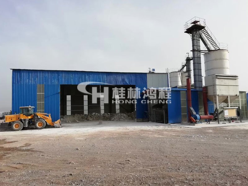 食用石膏粉磨機 HCQ雷蒙磨粉機 鴻程新疆石膏粉生產(chǎn)線廠房外景 食用石膏粉磨機 HCQ1500雷蒙磨粉機 鴻程新疆石膏粉生產(chǎn)線