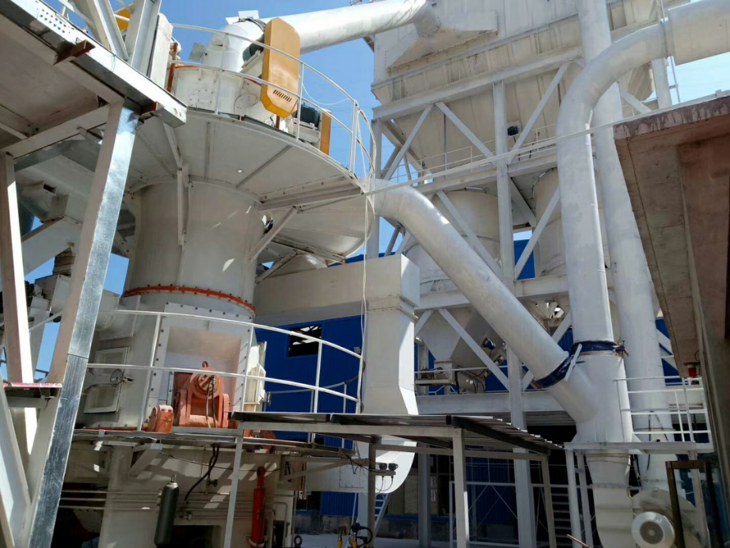 3000目超細(xì)礦石磨粉機的型號 3000目超細(xì)礦石磨粉機的型號